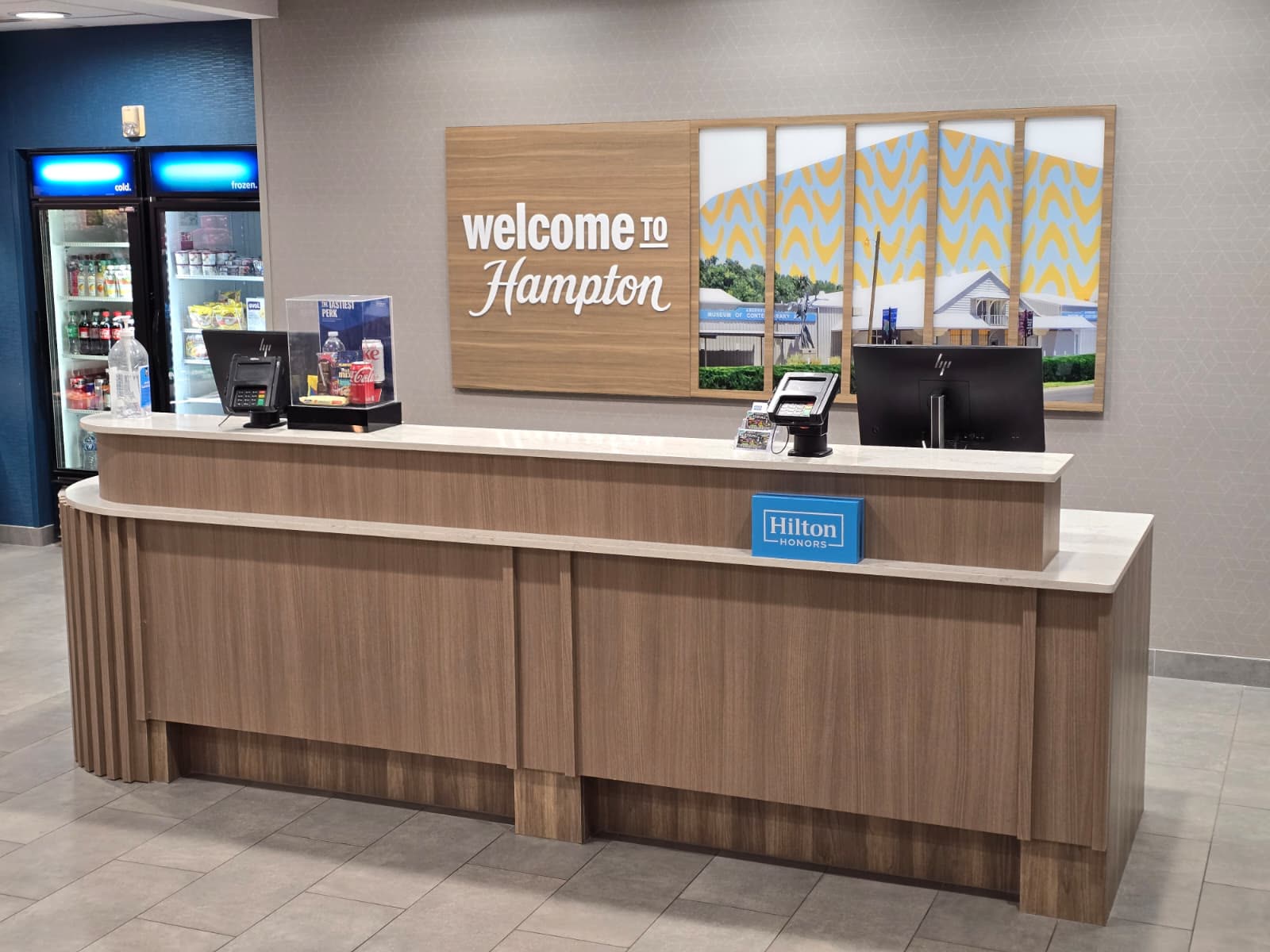 Hampton Inn & Suites — detail 1