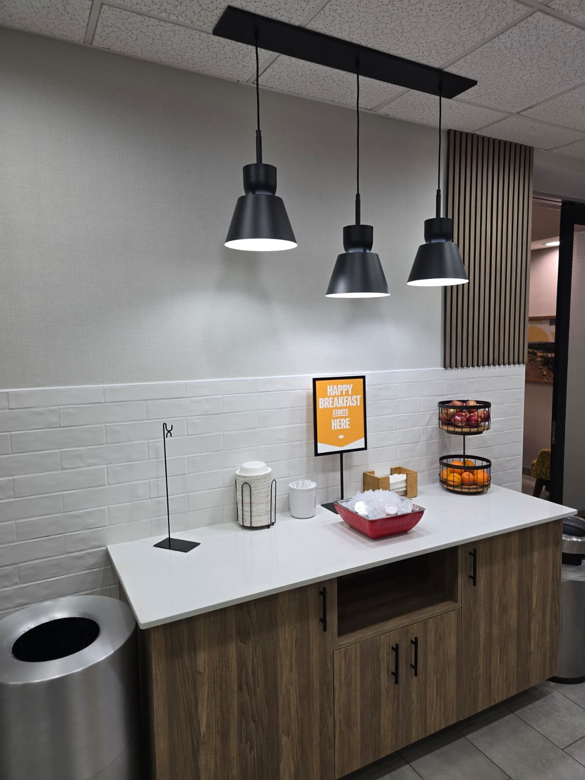 Hampton Inn & Suites — detail 2