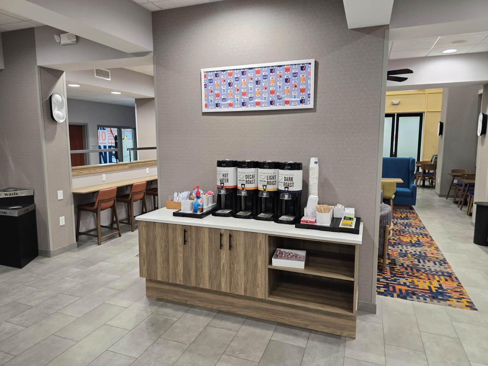Hampton Inn & Suites — detail 3