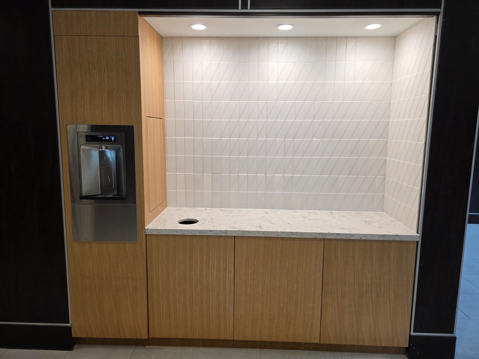 Hyatt Regency Marietta Hotel Millwork and Countertops — detail 8